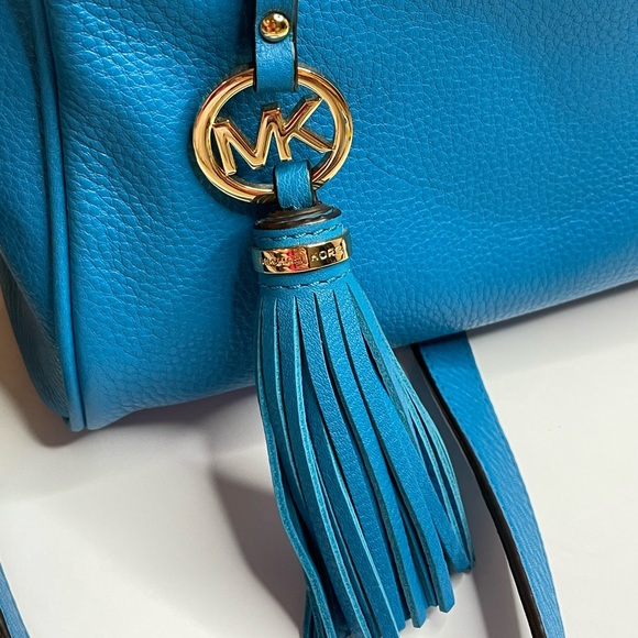 Michael Kors Handbags - EUC Michael Kors Knox Tassel Satchel in Blue Pebbled Leather Gold Hardware